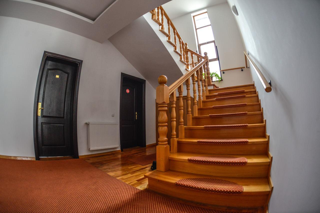 Hotel Posada Римніку-Вилча Екстер'єр фото