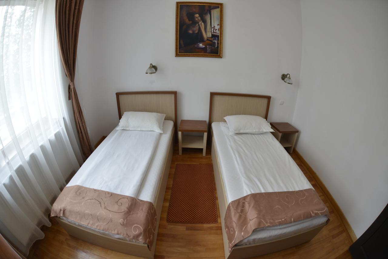 Hotel Posada Римніку-Вилча Екстер'єр фото